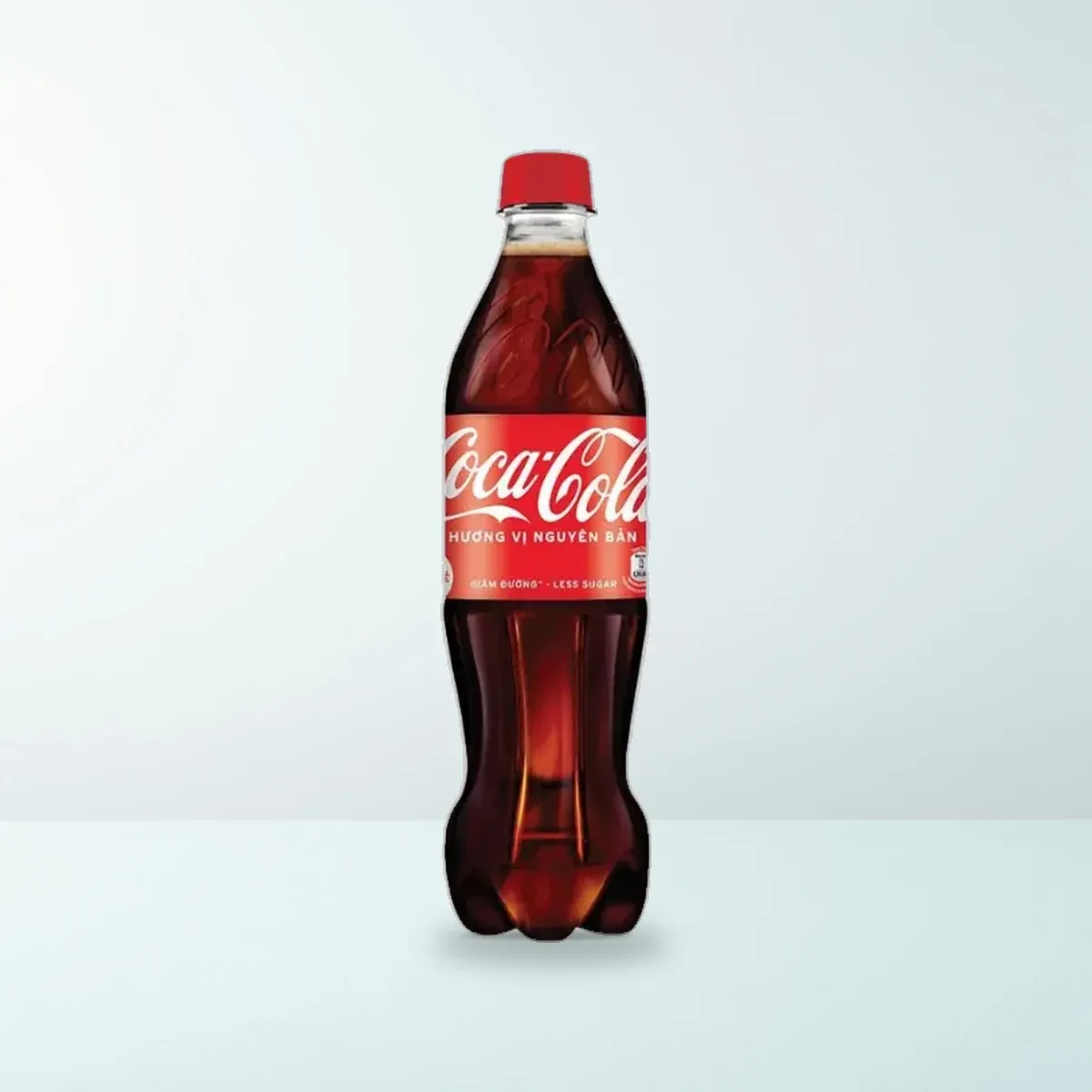 Nước Giải Khát Coca-Cola Vị Nguyên Bản Chai Nhựa PET 600 ml — Ảnh chụp bao bì sản phẩm thực tế Nước Giải Khát Coca-Cola Vị Nguyên Bản Chai Nhựa PET 600 ml — Ảnh chụp bao bì sản phẩm thực tế