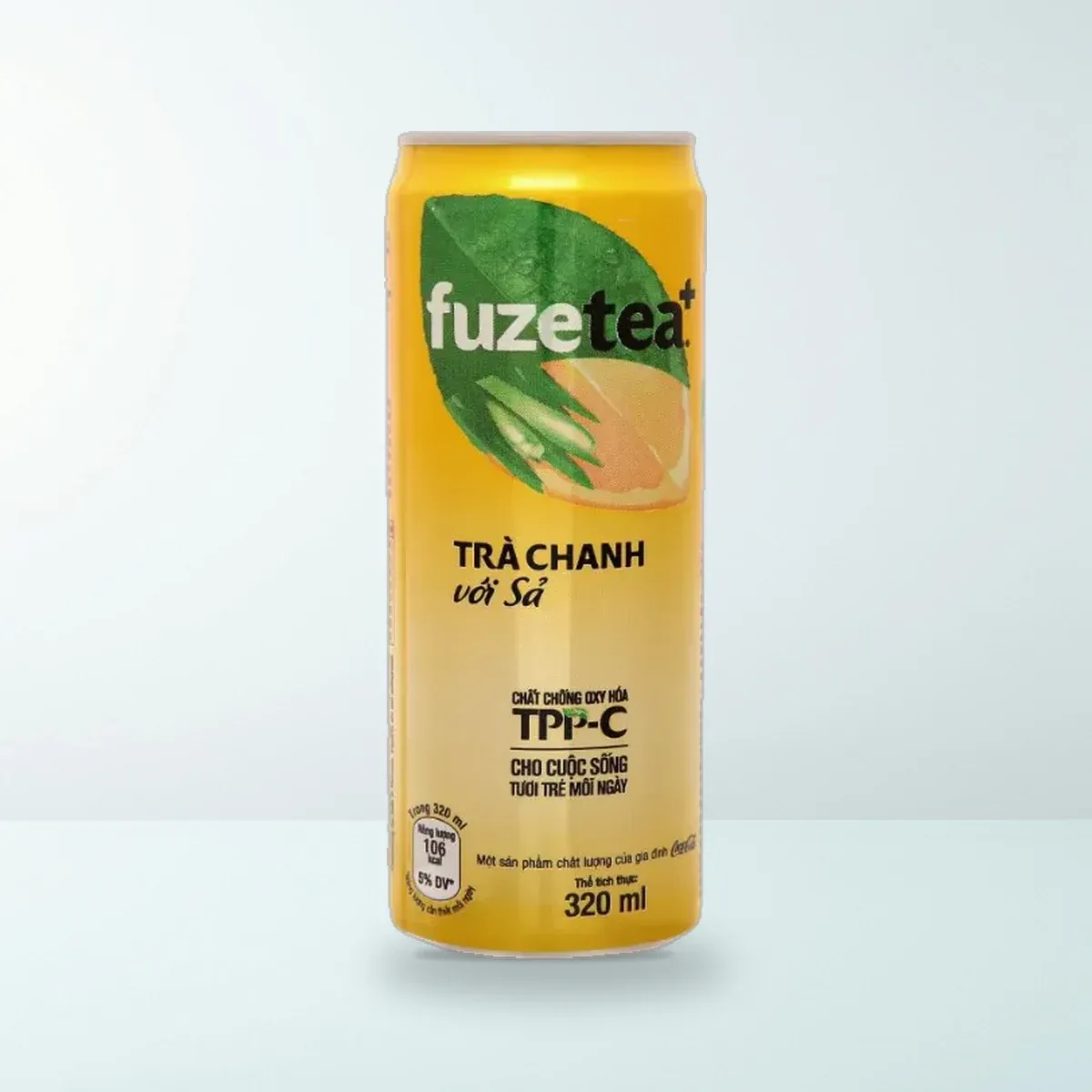 Thực Phẩm Bổ Sung: Trà Chanh Sả Fuze Tea Lon 320 ml — Ảnh chụp bao bì sản phẩm thực tế Thực Phẩm Bổ Sung: Trà Chanh Sả Fuze Tea Lon 320 ml — Ảnh chụp bao bì sản phẩm thực tế
