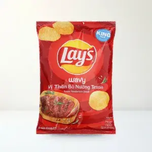 Bao bì mặt trước Snack Khoai Tây Lay's Wavy Vị Thăn Bò Nướng Texas Gói 50 g chính hãng Lay's