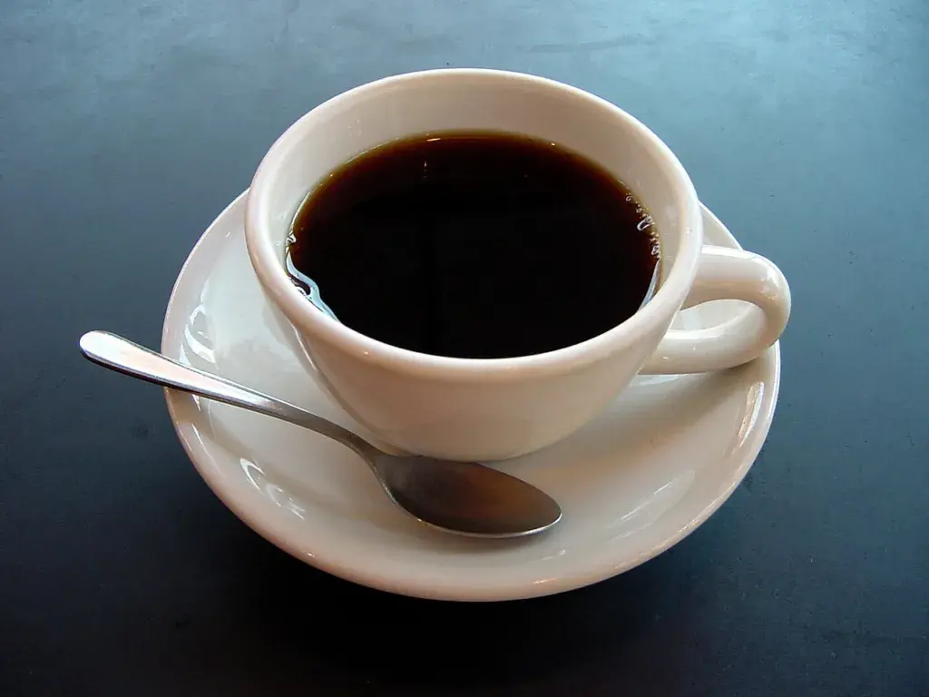Tác động của Caffeine đến giấc ngủ sâu: Thời gian bán thải và cách uống trà, cà phê tỉnh táo mà không mất ngủ